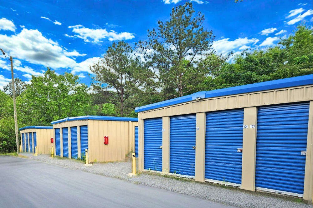 Drive-up self storage access in Anniston 36206